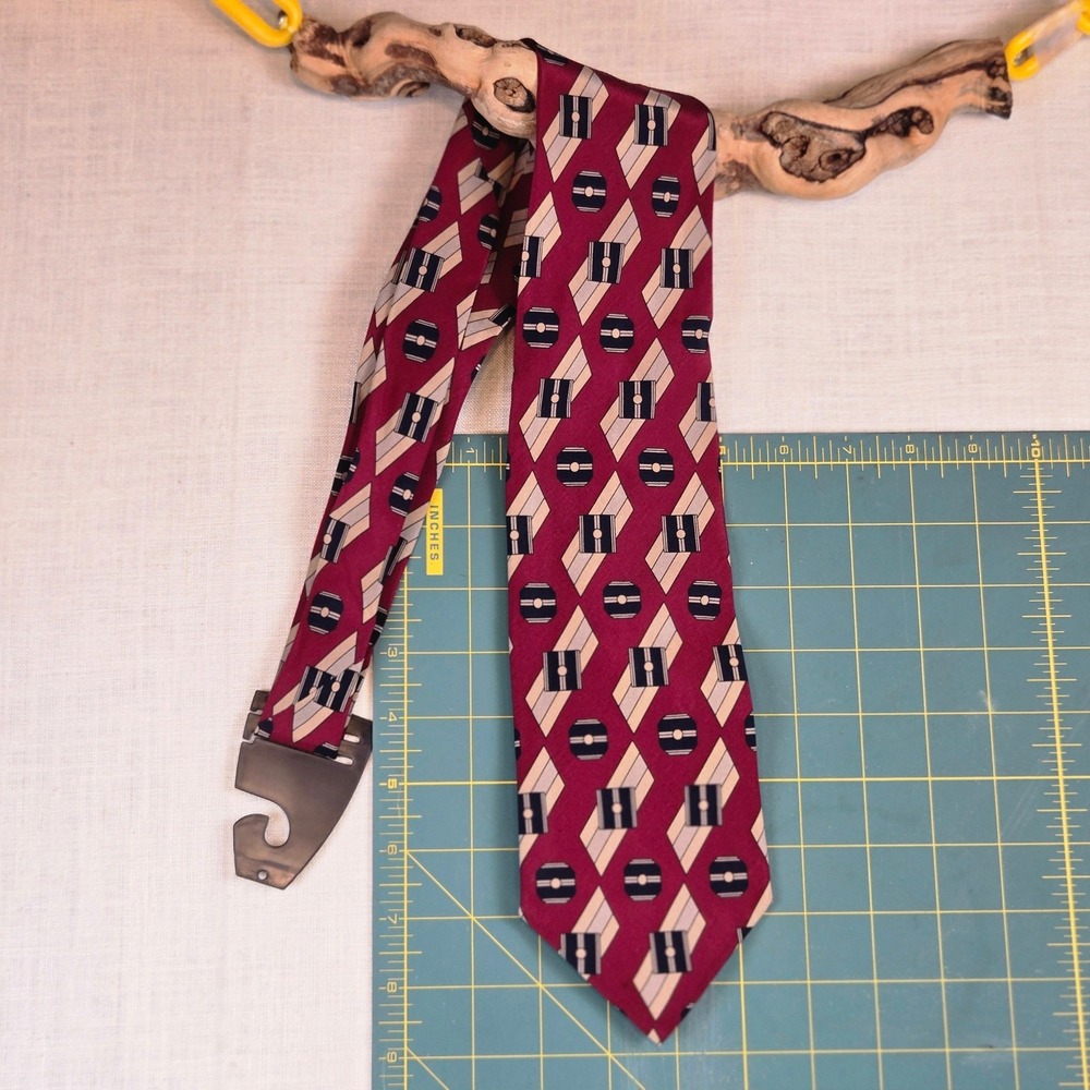 VTG Swing Necktie 4 Inch Mens Burgundy Geometric Art Deco Silk ITALY 1990s EUC